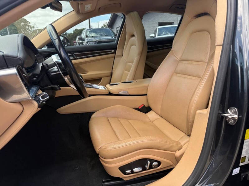 2017 Porsche Panamera 4