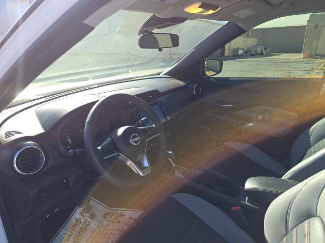 2023 Nissan Kicks SR