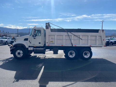 2006 Mack CV713