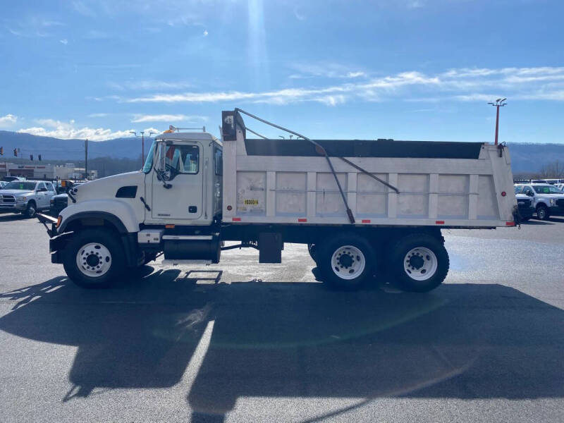2006 Mack CV713