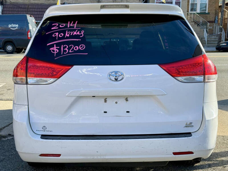 2014 Toyota Sienna LE 7-Passenger