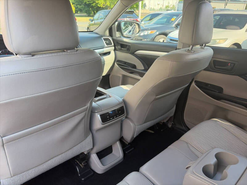 2016 Toyota Highlander LE