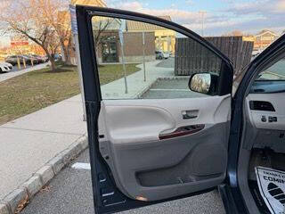 2014 Toyota Sienna XLE 8-Passenger