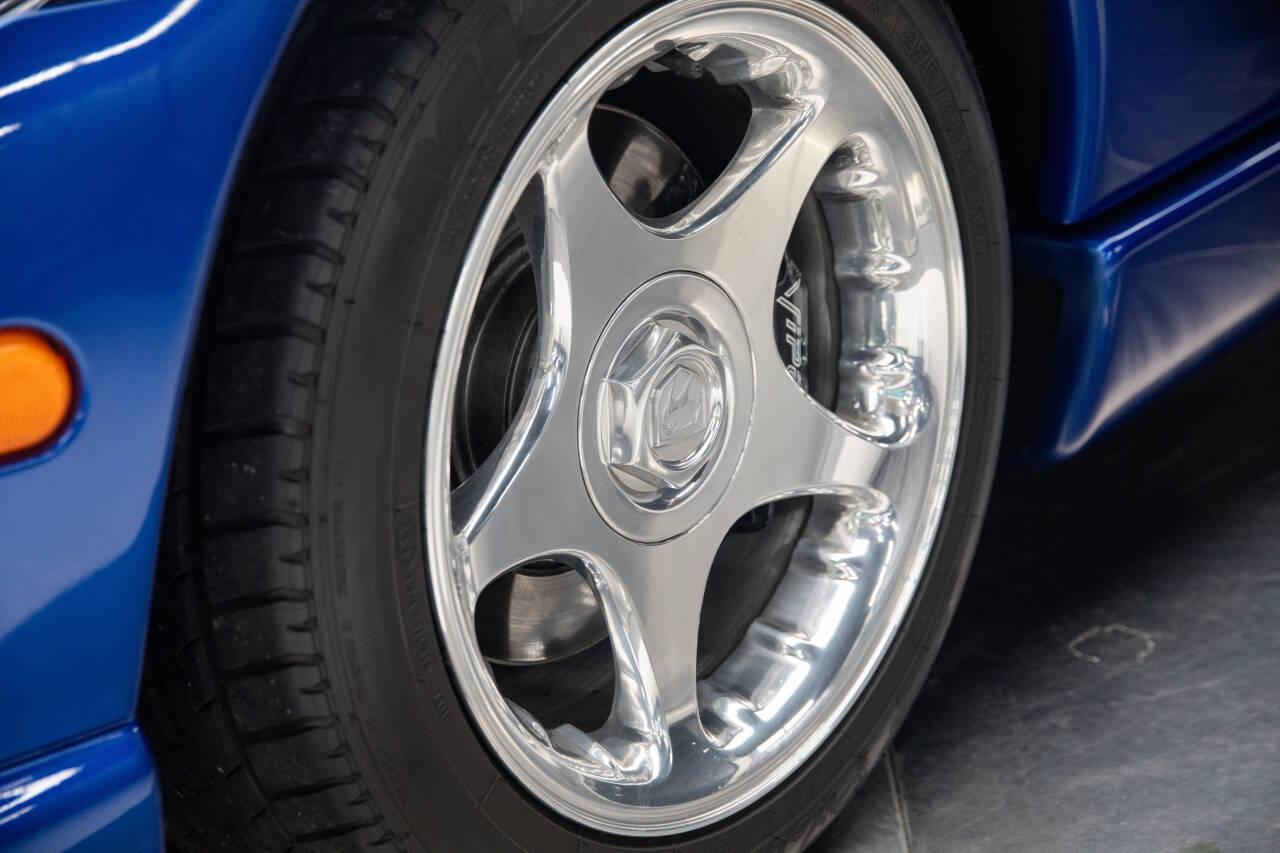 1997 Dodge Viper 29