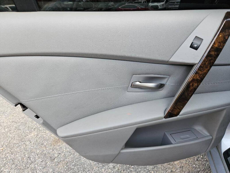 2004 BMW 5 Series 525i