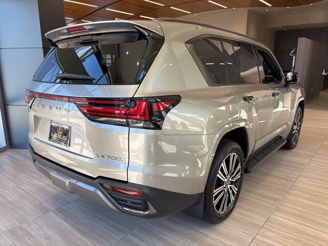 2025 Lexus LX 700h Luxury
