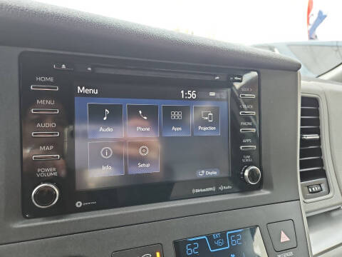 2020 Toyota Sienna LE Mobility 7-Passenger