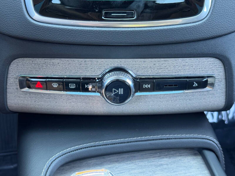 2023 Volvo XC90 Recharge T8 Ultimate Bright Theme 6P