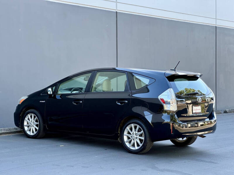 2012 Toyota Prius v Five