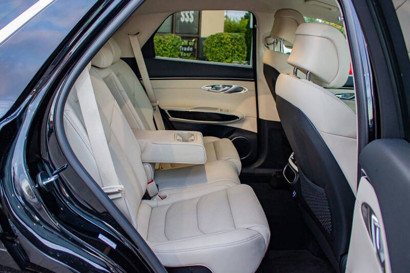 2025 Genesis GV70 2.5T Standard