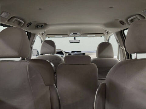 2012 Toyota Sienna LE 8-Passenger