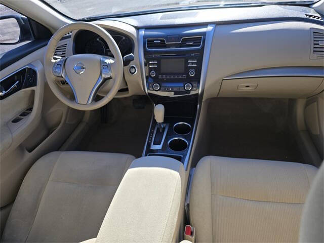 2013 Nissan Altima Sedan SV photo 21