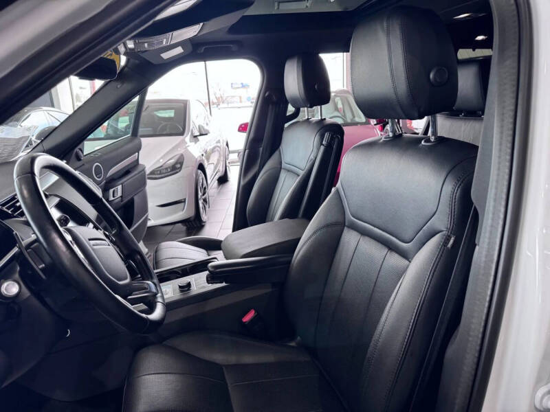 2020 Land Rover Discovery Landmark Edition