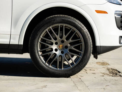 2017 Porsche Cayenne Platinum Edition