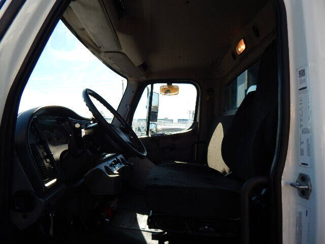 2017 Freightliner M2 106