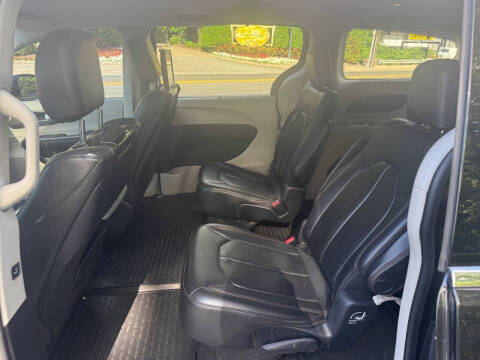 2017 Chrysler Pacifica Touring-L Plus