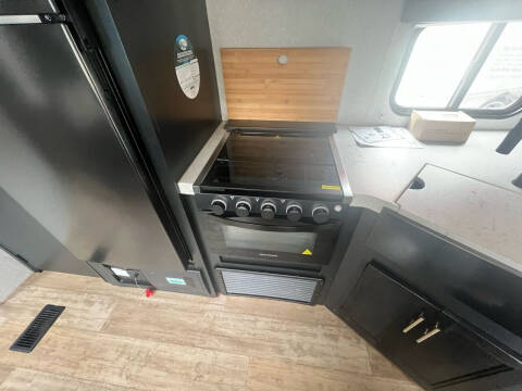 2022 CHEROKEE FOREST RIVER