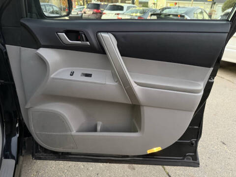 2013 Toyota Highlander SE