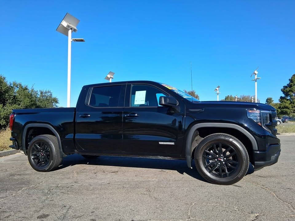 View vehicle photo 3