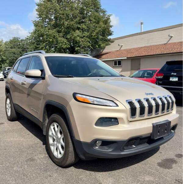 2014 Jeep Cherokee for sale at MIDWEST CAR SEARCH in Fridley MN