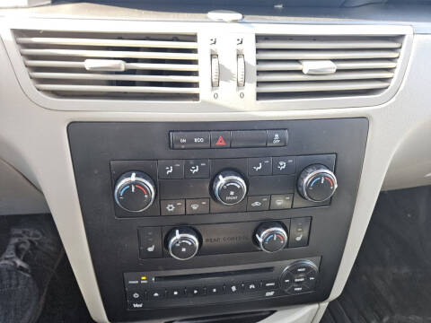 2012 Volkswagen Routan SE