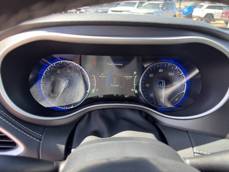2027 Chrysler Pacifica Select