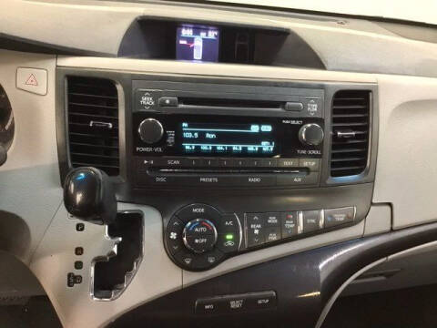 2012 Toyota Sienna SE 8-Passenger