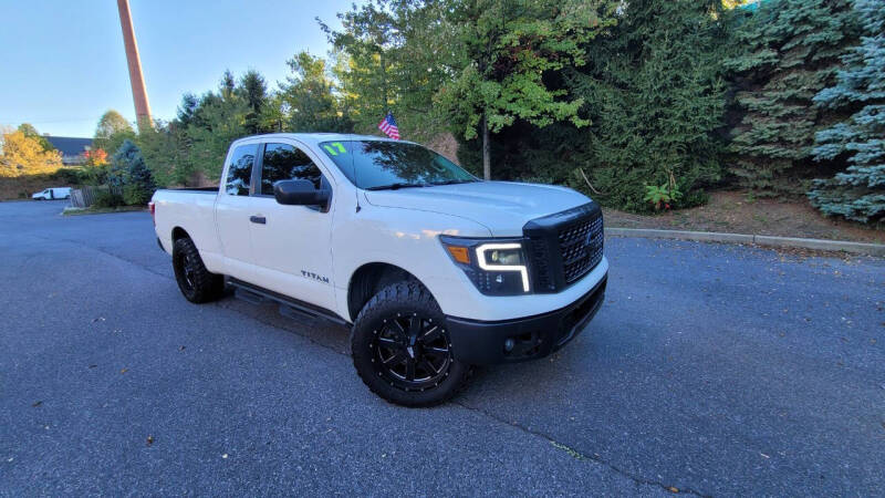 2017 Nissan Titan SV's photo