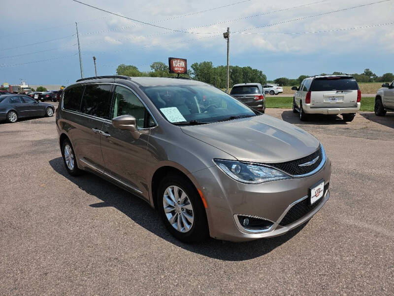 2017 Chrysler Pacifica Touring-L