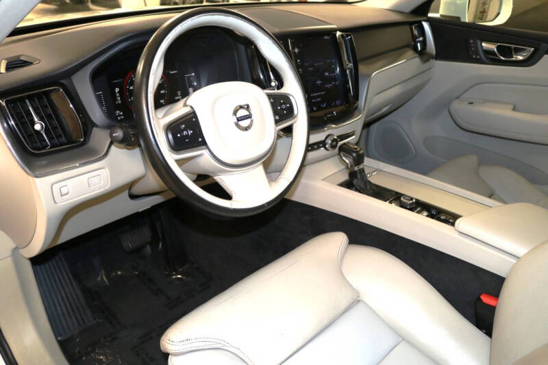 2019 Volvo XC60 T5 Momentum