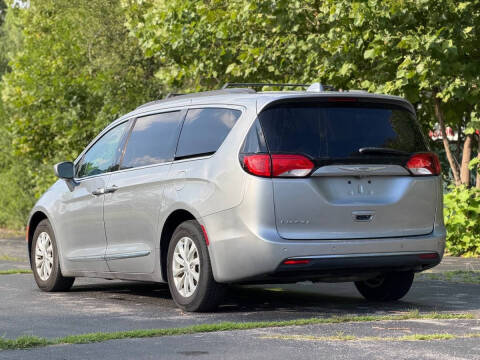 2017 Chrysler Pacifica Touring-L