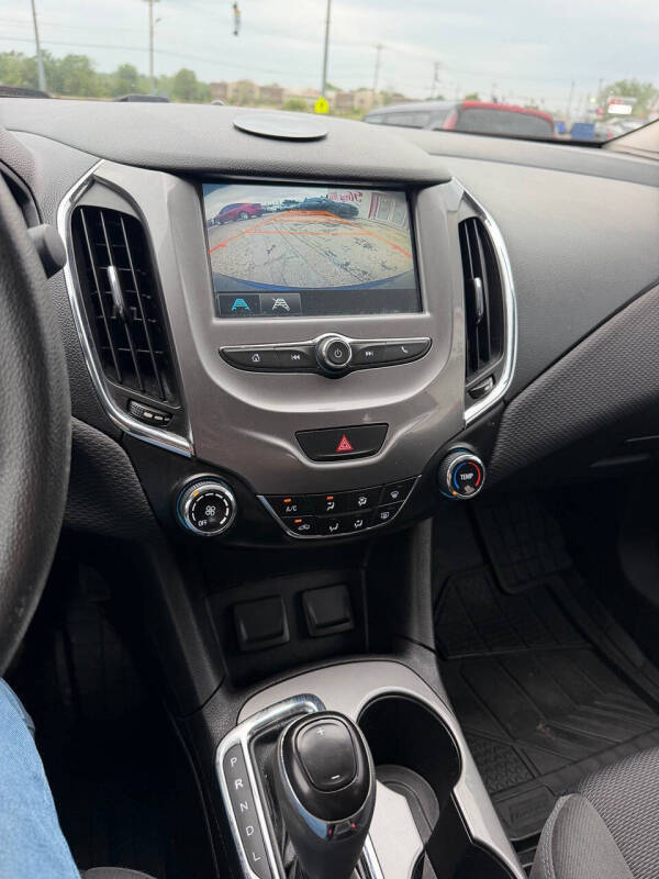 2017 Chevrolet Cruze LT Auto