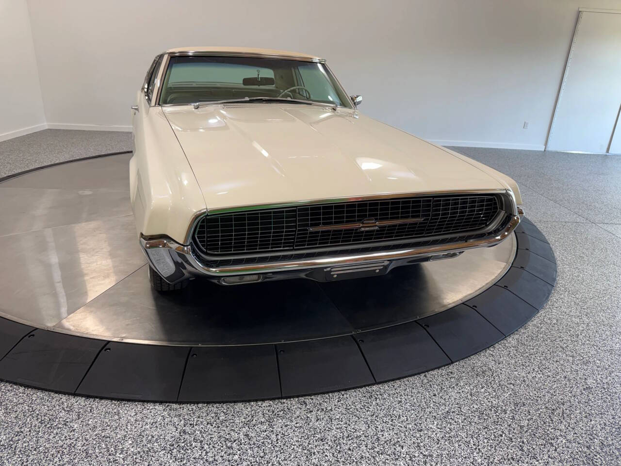 1967 Ford Thunderbird 3