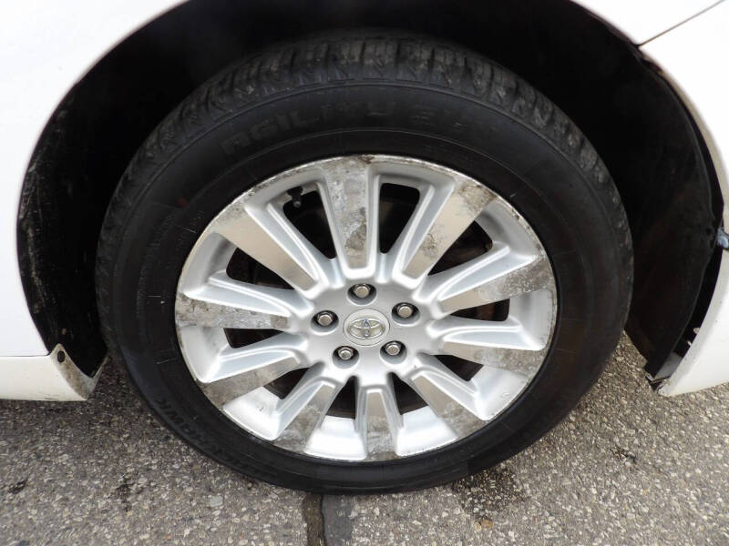 2012 Toyota Sienna LE 7-Passenger