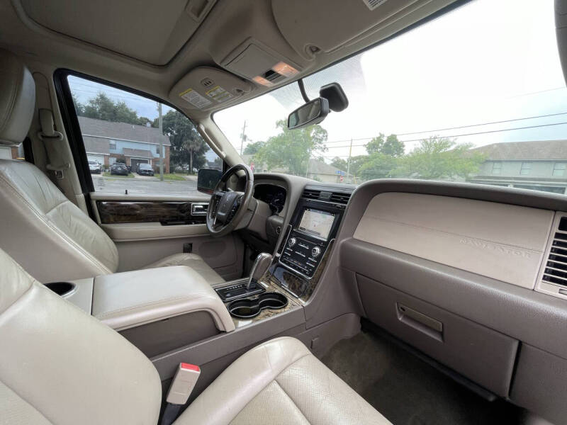 2016 Lincoln Navigator Select