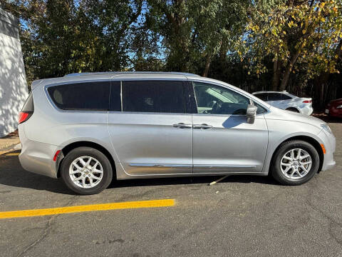 2020 Chrysler Pacifica Touring L