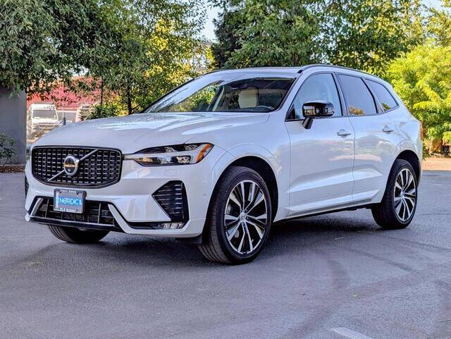 2023 Volvo XC60 B5 Plus Dark Theme