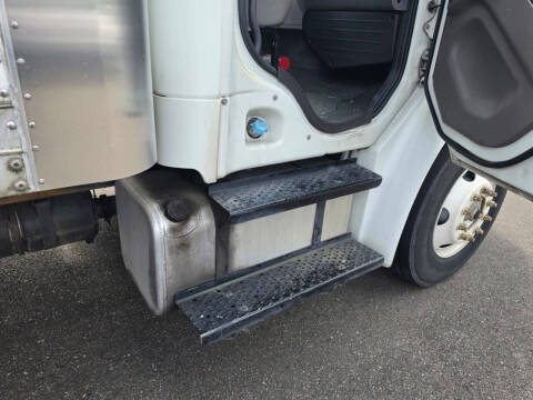 2009 Freightliner M2 106