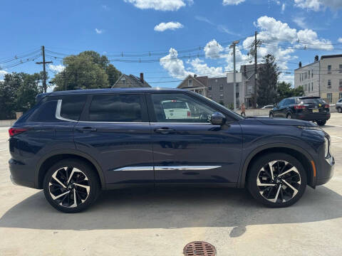 2022 Mitsubishi Outlander SE