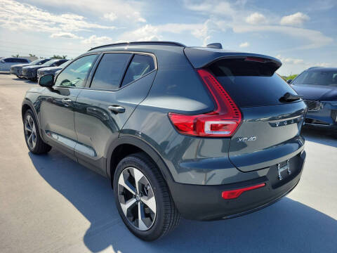 2026 Volvo XC40 B5 Plus