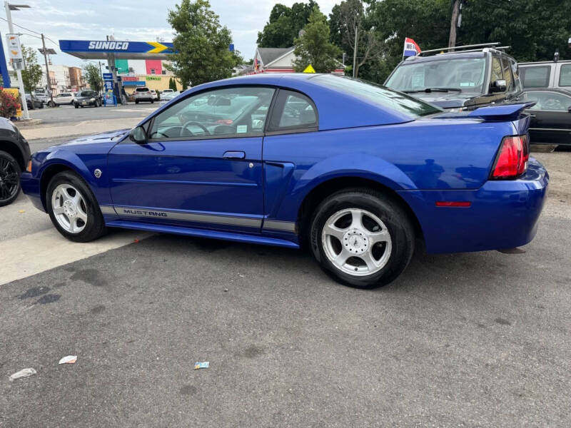 2004 Ford Mustang