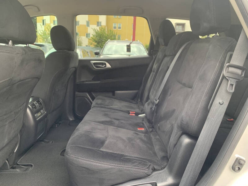 2015 Nissan Pathfinder SV