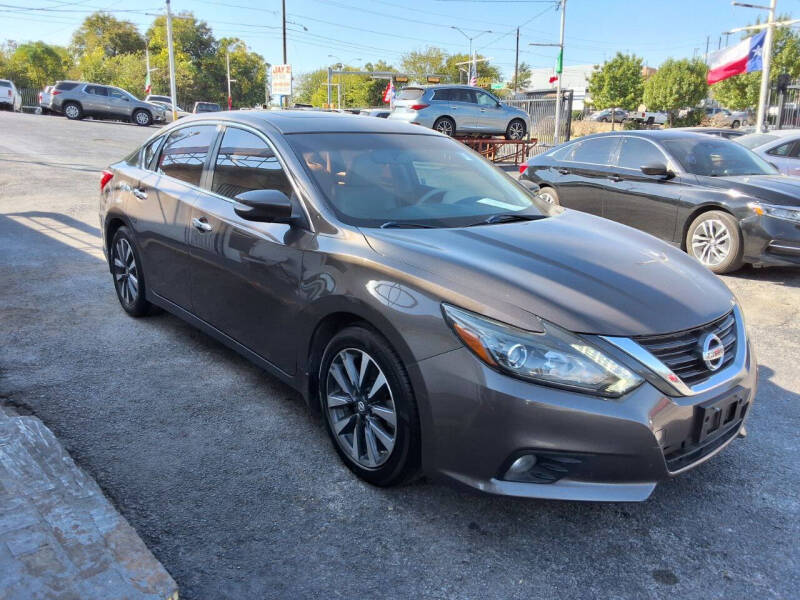 2016 Nissan Altima null photo 2