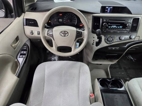 2012 Toyota Sienna LE 8-Passenger