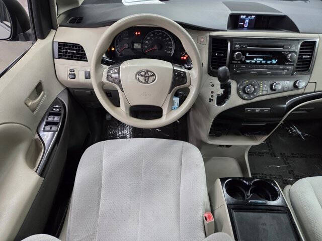 2012 Toyota Sienna LE 8-Passenger