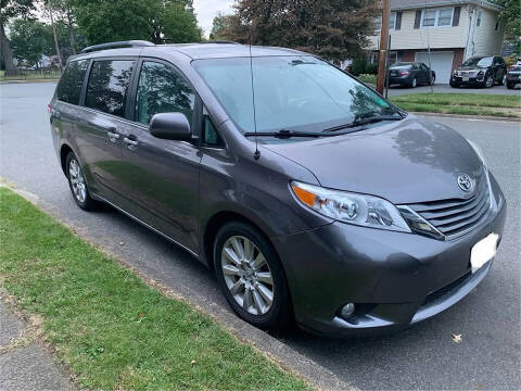 2014 Toyota Sienna XLE 7-Passenger