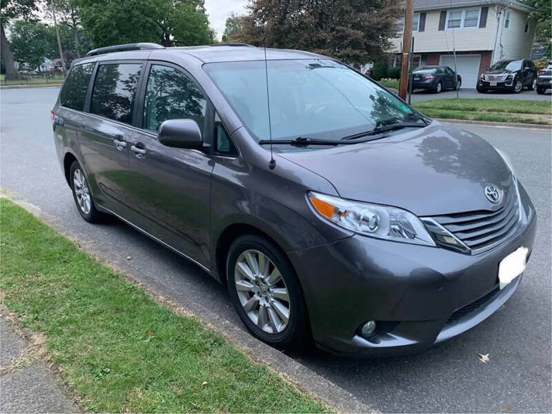 2014 Toyota Sienna XLE 7-Passenger