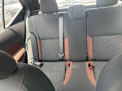 2021 Nissan Kicks SR