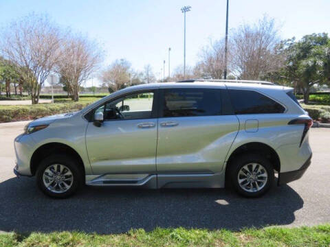 2025 Toyota Sienna XLE 8-Passenger