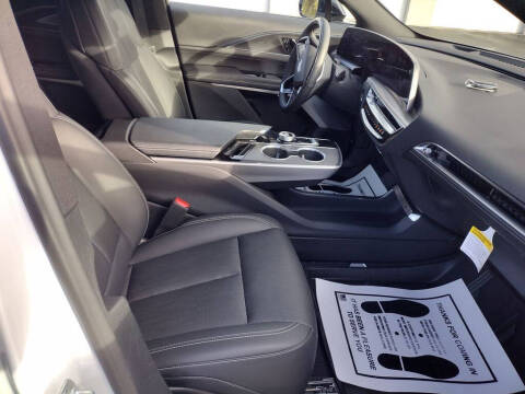 2025 Cadillac LYRIQ Luxury 3